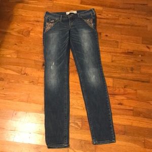 1 R - Juniors bling distressed jeans